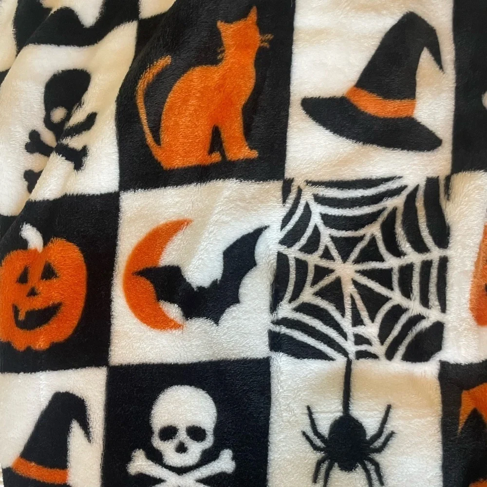Halloween collection oversized throw blanket with cats skulls witch hat 50x70